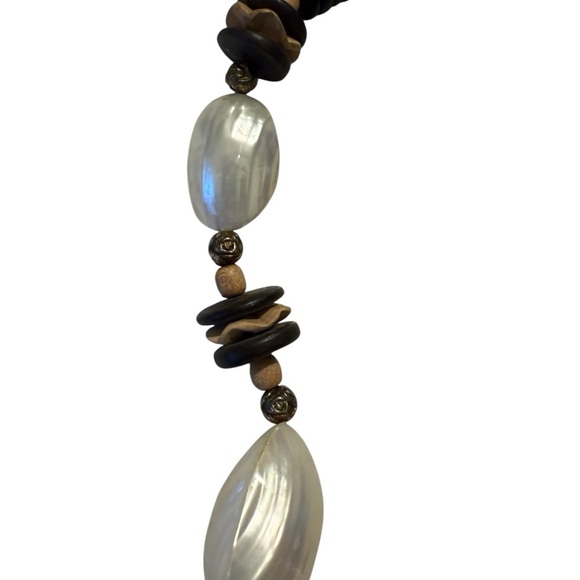 Vintage 1980s Black Wood Disc and Mother of Pearl Necklace, Boho, Eclectic Beach - Picture 4 of 13